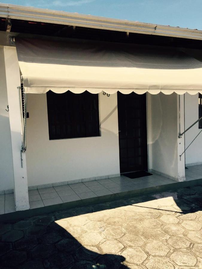 Kitinete Em Matinhos Com Piscina Villa Exterior photo